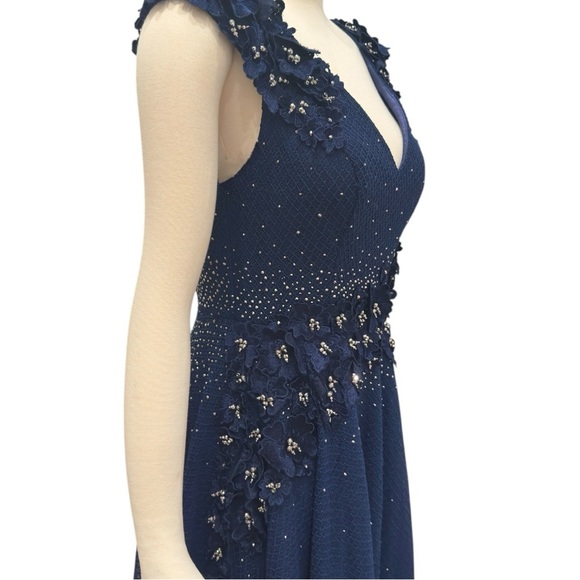 MAC DUGGAL Floral Applique Embroidered A-Line V-Neck Formal Gown Maxi Dress NEW - Picture 9 of 16